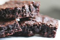 chocolate chip fudge brownies